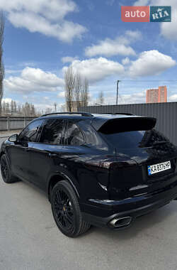 Внедорожник / Кроссовер Porsche Cayenne 2016 в 