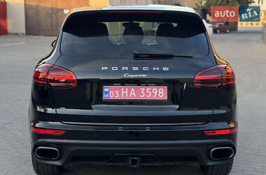 Внедорожник / Кроссовер Porsche Cayenne 2016 в 