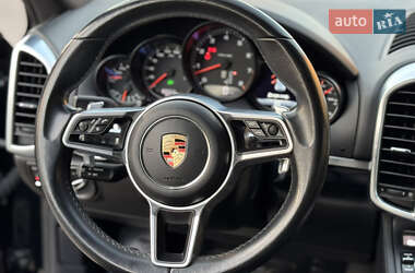 Внедорожник / Кроссовер Porsche Cayenne 2016 в 