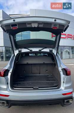 Внедорожник / Кроссовер Porsche Cayenne 2015 в 