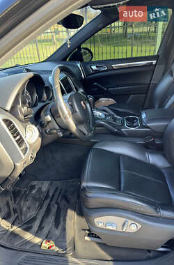 Внедорожник / Кроссовер Porsche Cayenne 2013 в 