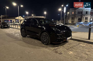 Внедорожник / Кроссовер Porsche Cayenne 2016 в 