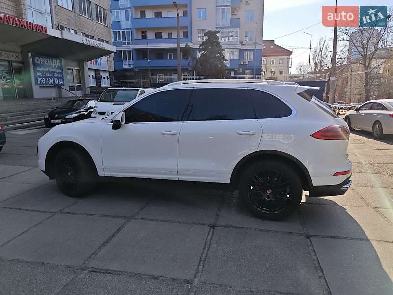 Внедорожник / Кроссовер Porsche Cayenne 2016 в Киеве