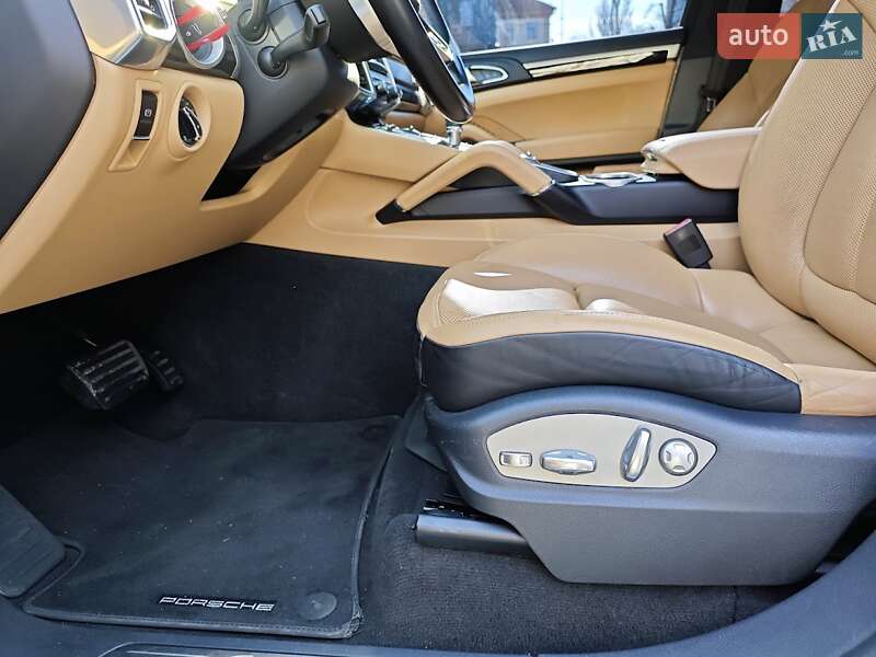 Внедорожник / Кроссовер Porsche Cayenne 2016 в Киеве