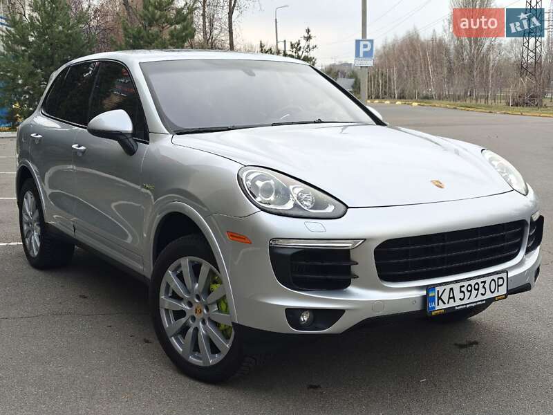 Позашляховик / Кросовер Porsche Cayenne 2016 в Києві