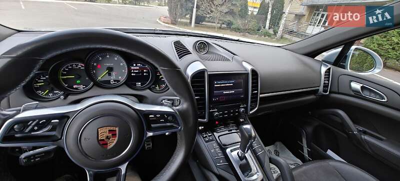 Позашляховик / Кросовер Porsche Cayenne 2016 в Києві