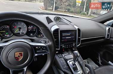 Позашляховик / Кросовер Porsche Cayenne 2016 в 