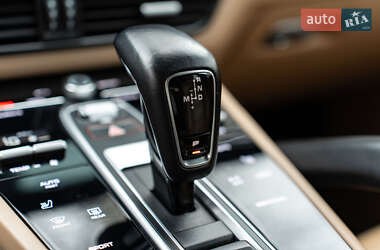 Внедорожник / Кроссовер Porsche Cayenne 2019 в 