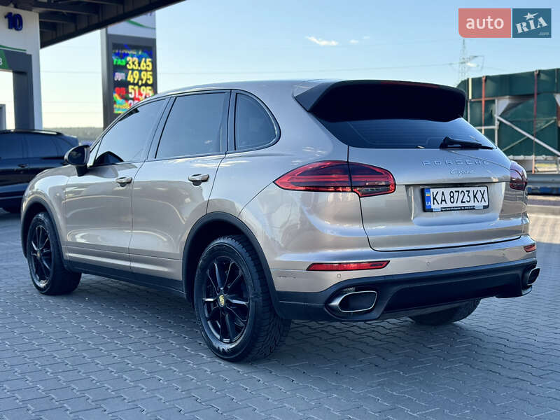 Внедорожник / Кроссовер Porsche Cayenne 2015 в Киеве
