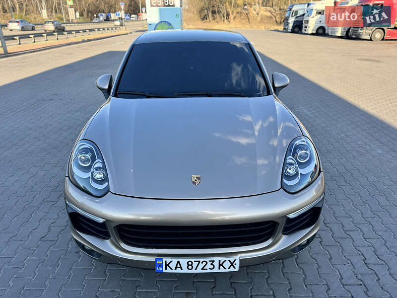 Внедорожник / Кроссовер Porsche Cayenne 2015 в Киеве