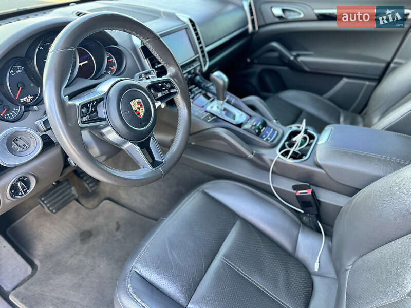 Внедорожник / Кроссовер Porsche Cayenne 2015 в Киеве