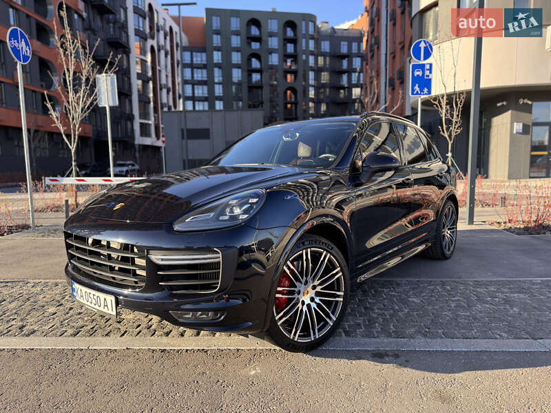 Внедорожник / Кроссовер Porsche Cayenne 2016 в 