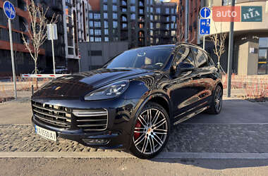 Внедорожник / Кроссовер Porsche Cayenne 2016 в 