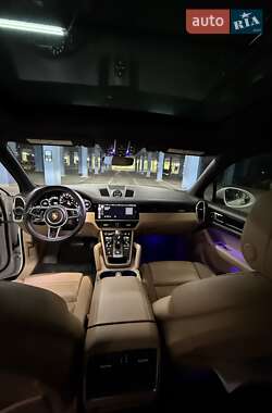 Внедорожник / Кроссовер Porsche Cayenne 2020 в 
