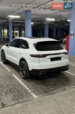 Внедорожник / Кроссовер Porsche Cayenne 2020 в 
