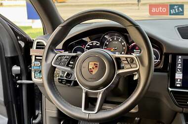 Внедорожник / Кроссовер Porsche Cayenne 2018 в 