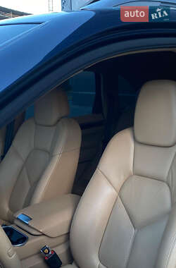 Внедорожник / Кроссовер Porsche Cayenne 2012 в 
