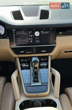 Внедорожник / Кроссовер Porsche Cayenne 2018 в 