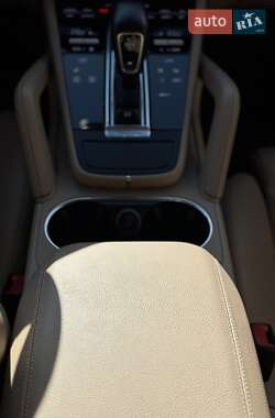 Внедорожник / Кроссовер Porsche Cayenne 2018 в 
