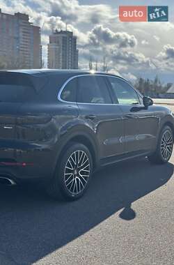Внедорожник / Кроссовер Porsche Cayenne 2018 в 