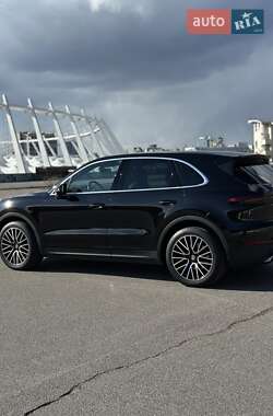 Внедорожник / Кроссовер Porsche Cayenne 2018 в 