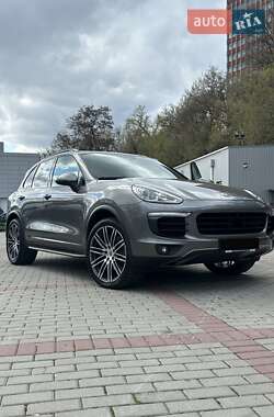 Внедорожник / Кроссовер Porsche Cayenne 2015 в Киеве