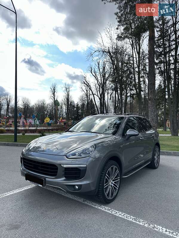 Внедорожник / Кроссовер Porsche Cayenne 2015 в Киеве