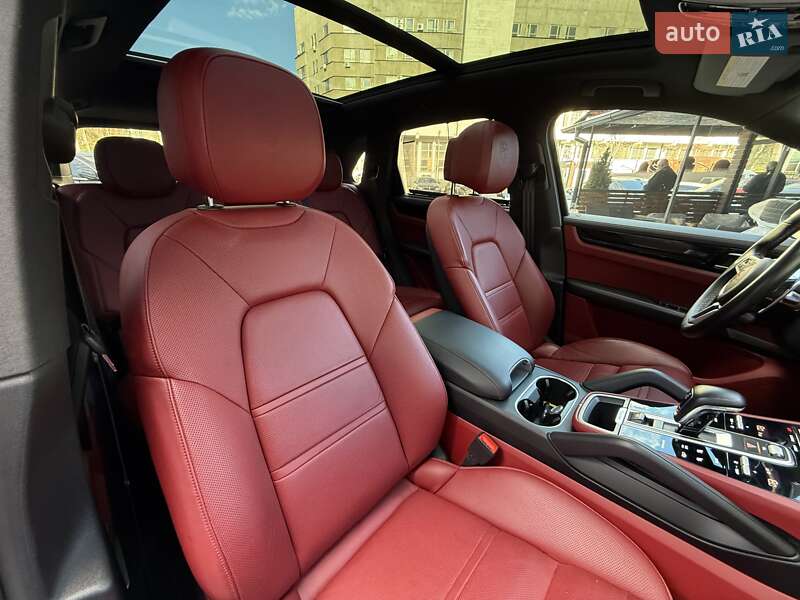 Внедорожник / Кроссовер Porsche Cayenne 2019 в Киеве