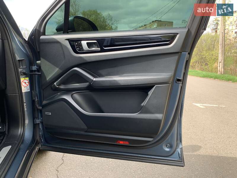 Внедорожник / Кроссовер Porsche Cayenne 2019 в Кривом Роге фото 38 Внедорожник / Кроссовер Porsche Cayenne 2019 в Кривом Роге