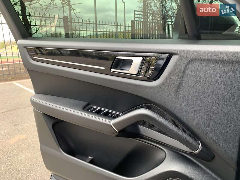 Внедорожник / Кроссовер Porsche Cayenne 2019 в Кривом Роге фото 25 Внедорожник / Кроссовер Porsche Cayenne 2019 в Кривом Роге