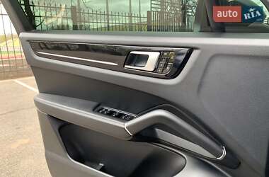 Внедорожник / Кроссовер Porsche Cayenne 2019 в 