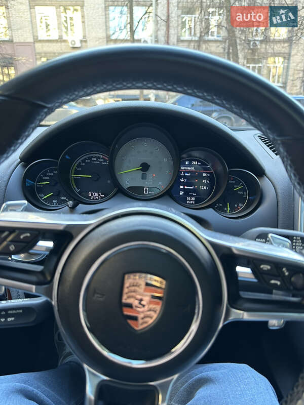 Внедорожник / Кроссовер Porsche Cayenne 2015 в Киеве