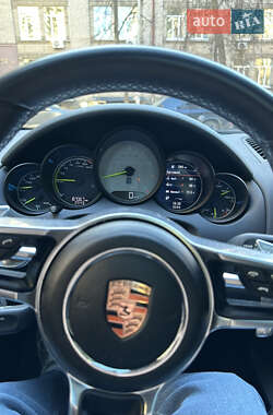 Внедорожник / Кроссовер Porsche Cayenne 2015 в 