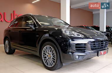 Внедорожник / Кроссовер Porsche Cayenne 2015 в 
