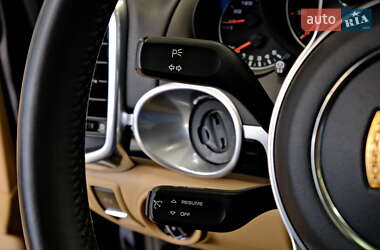 Внедорожник / Кроссовер Porsche Cayenne 2015 в 