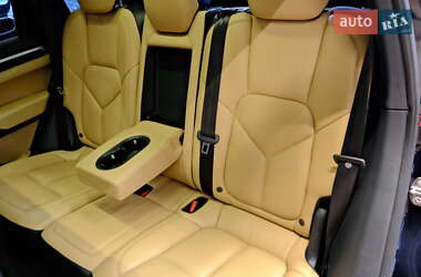 Внедорожник / Кроссовер Porsche Cayenne 2015 в 