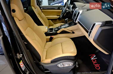 Внедорожник / Кроссовер Porsche Cayenne 2015 в 