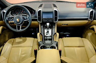 Внедорожник / Кроссовер Porsche Cayenne 2015 в 