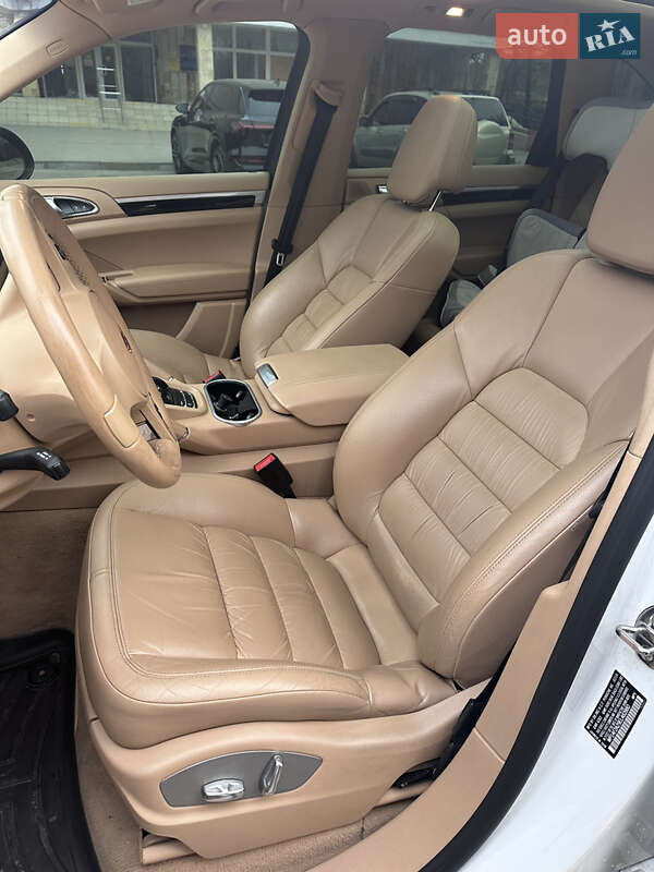 Позашляховик / Кросовер Porsche Cayenne 2014 в Києві