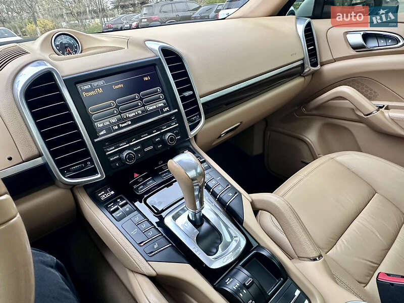 Позашляховик / Кросовер Porsche Cayenne 2014 в Києві