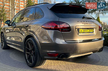 Внедорожник / Кроссовер Porsche Cayenne 2012 в 