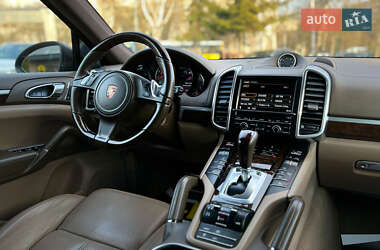 Внедорожник / Кроссовер Porsche Cayenne 2012 в 