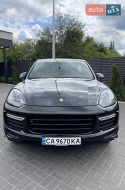 Внедорожник / Кроссовер Porsche Cayenne 2016 в 