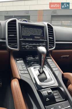 Внедорожник / Кроссовер Porsche Cayenne 2016 в 