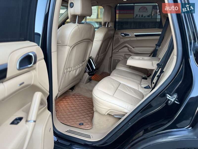 Внедорожник / Кроссовер Porsche Cayenne 2011 в Черновцах