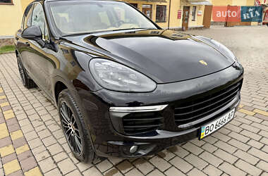 Внедорожник / Кроссовер Porsche Cayenne 2015 в 