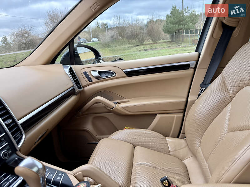 Внедорожник / Кроссовер Porsche Cayenne 2015 в Бродах