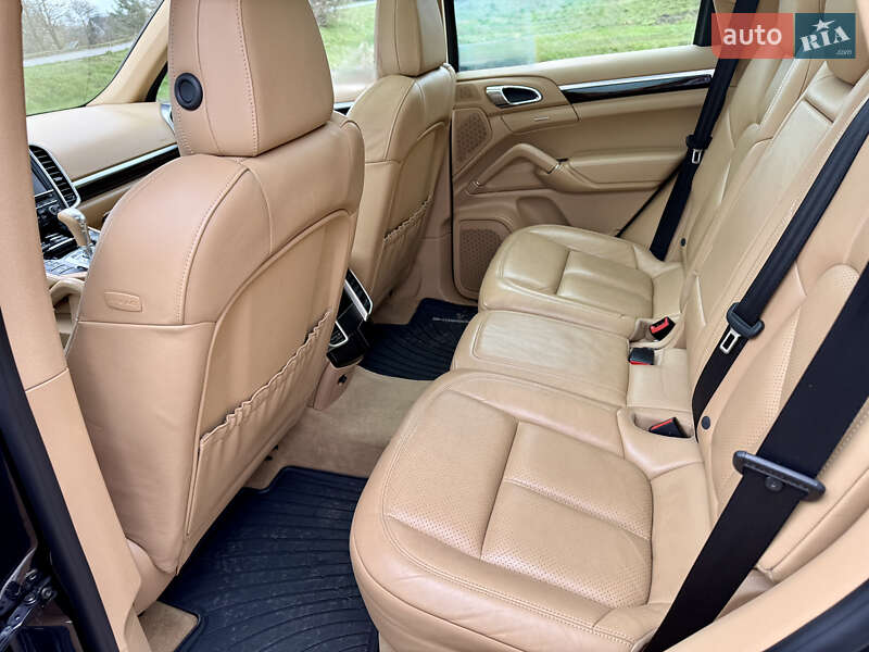 Внедорожник / Кроссовер Porsche Cayenne 2015 в Бродах