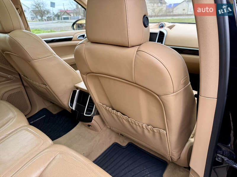 Внедорожник / Кроссовер Porsche Cayenne 2015 в Бродах