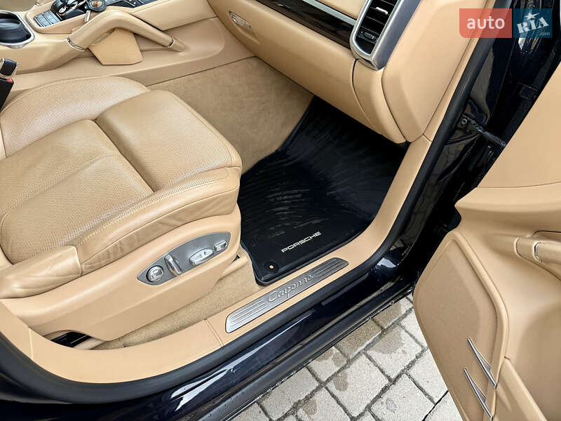 Внедорожник / Кроссовер Porsche Cayenne 2015 в Бродах